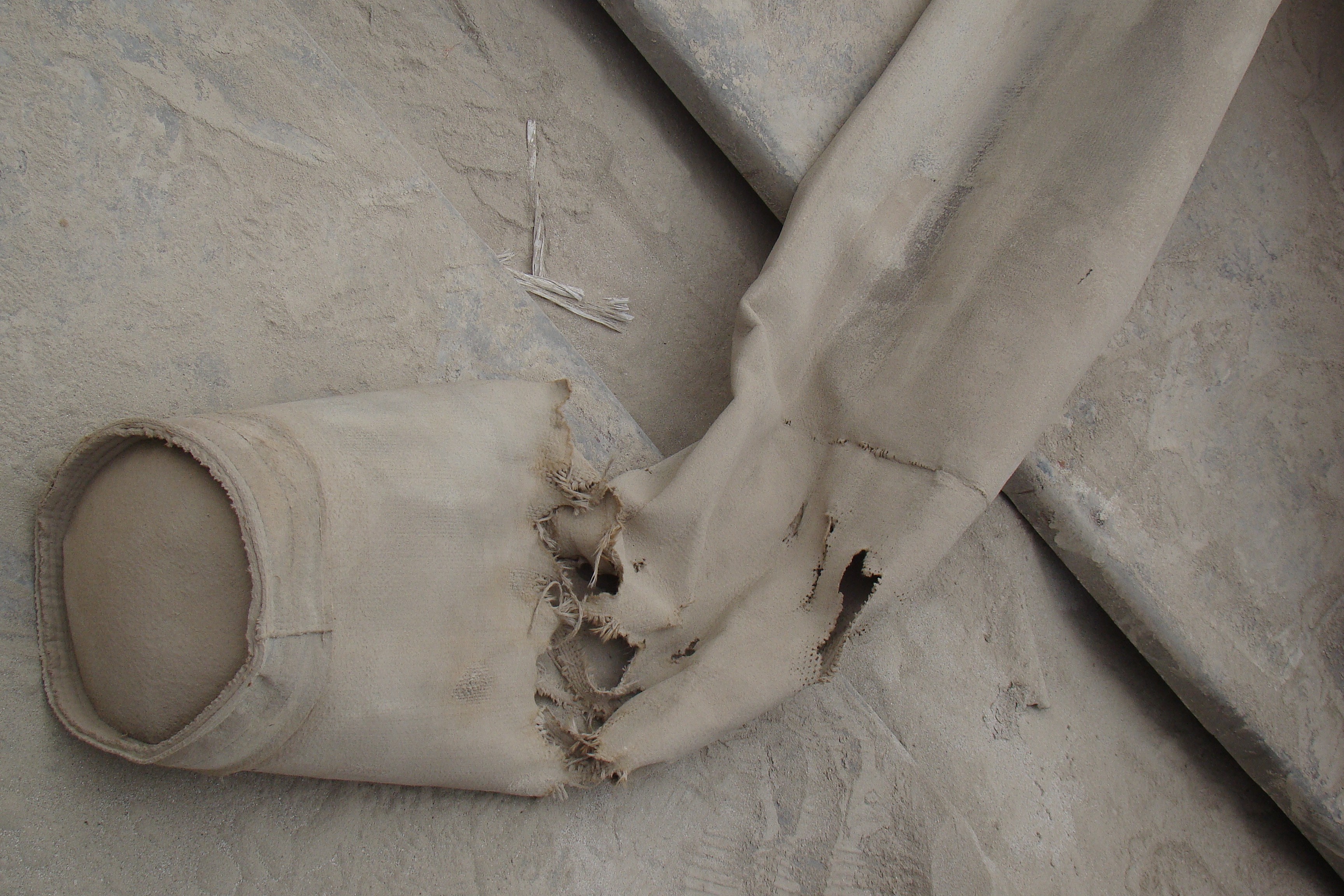 布袋式除塵器實際應(yīng)用中濾袋的破損形式及原因解密 布袋式除塵器實際應(yīng)用中濾袋的破損形式及原因解密