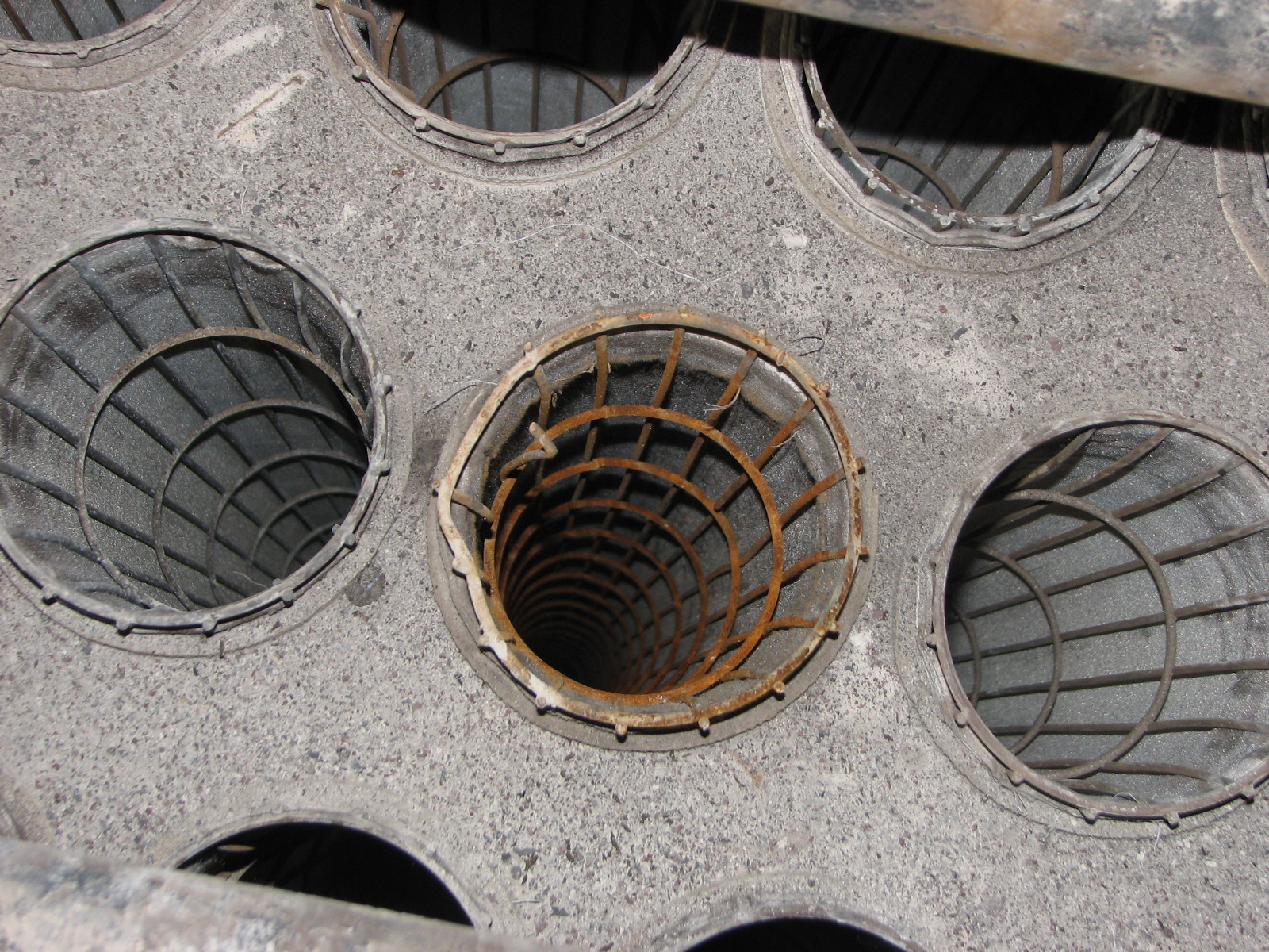 布袋式除塵器實際應(yīng)用中濾袋的破損形式及原因解密 布袋式除塵器實際應(yīng)用中濾袋的破損形式及原因解密